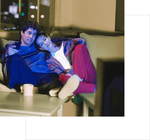 将手机里的好莱坞大片投到电视看到凌晨三点等你回来